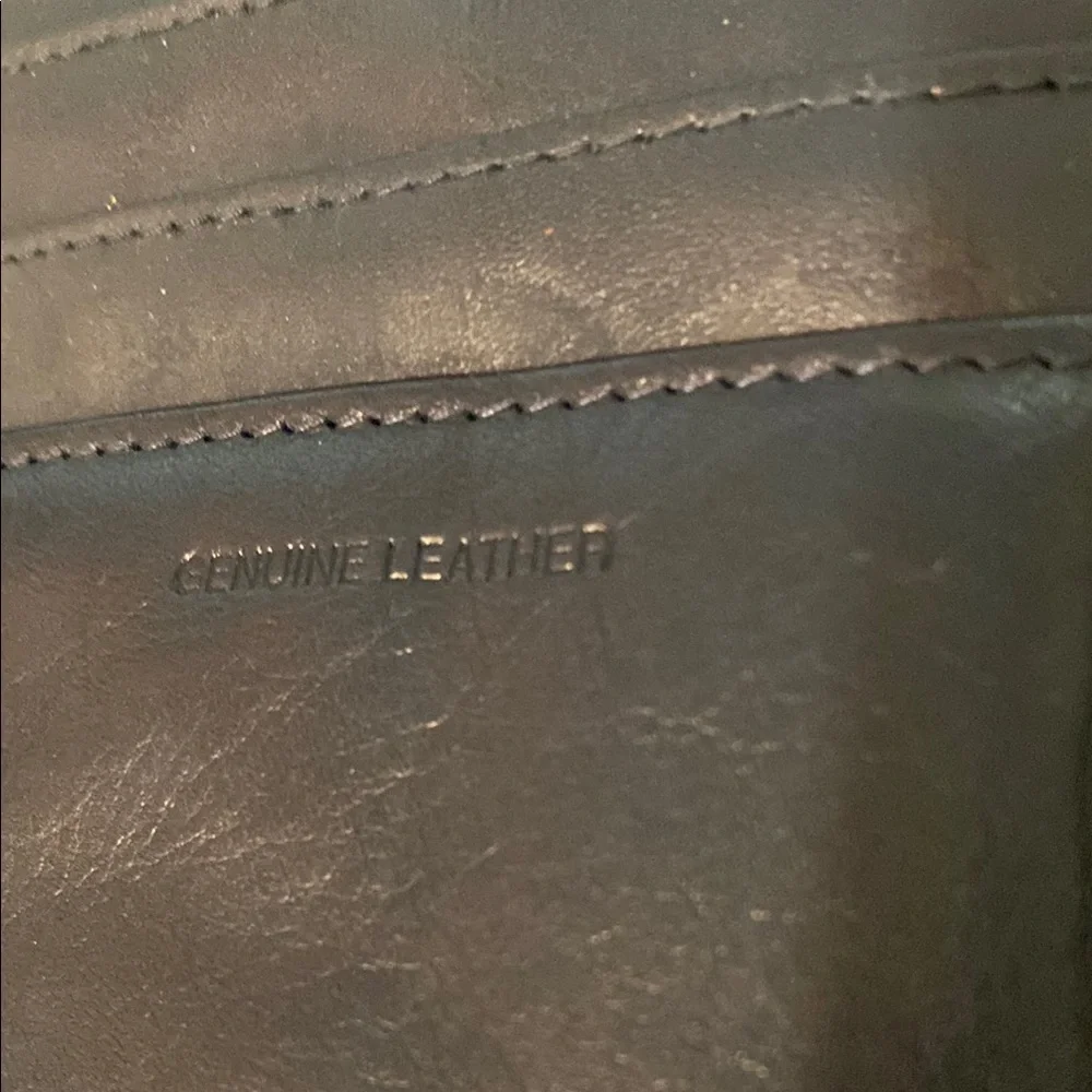 Elegant Black Wallet with Premium Leather Finish - Picture 3 of 10